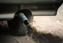 Les Astuces pour Sauver un Moteur Fumant en Noir fumée noire moteur