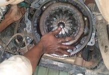 Toyota : Est-ce mon embrayage ou ma boîte de vitesses ? 8 problèmes courants expliqués Est-ce mon embrayage ou ma boîte de vitesses sur ma Toyota